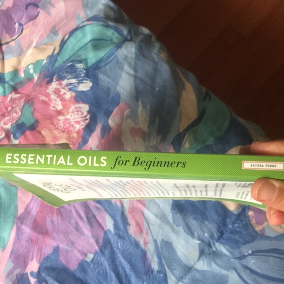 Essential Oils for Beginners guide book - Picture 3 of 8